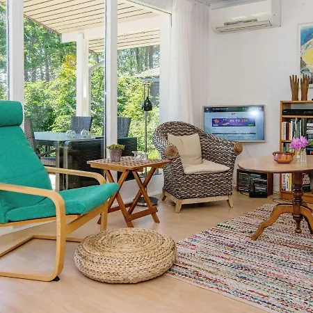 5 Person Holiday In *